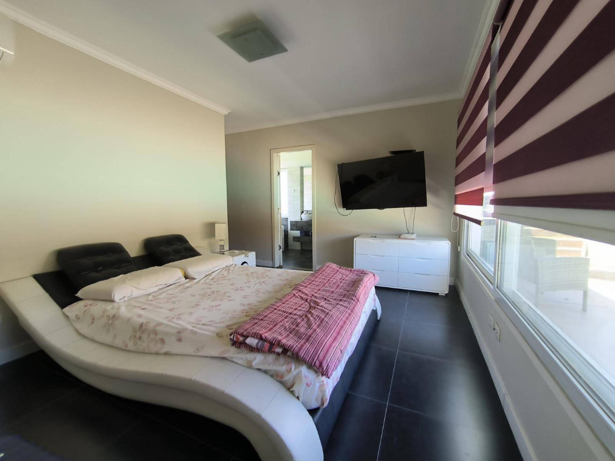 Casa ID.57496 - Casa en venta de 3 dormitorios c/ cochera en La Tahona