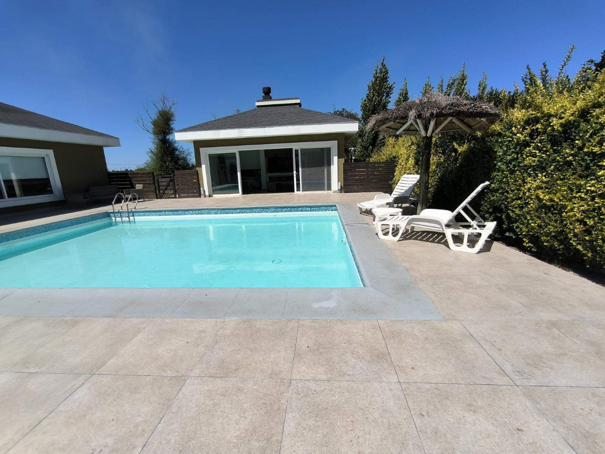 Casa ID.57496 - Casa en venta de 3 dormitorios c/ cochera en La Tahona