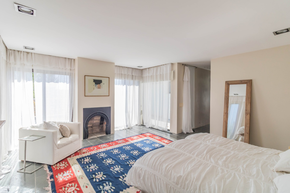 Casa ID.57497 - Casa en venta de 5 dormitorios c/ cochera en La Tahona