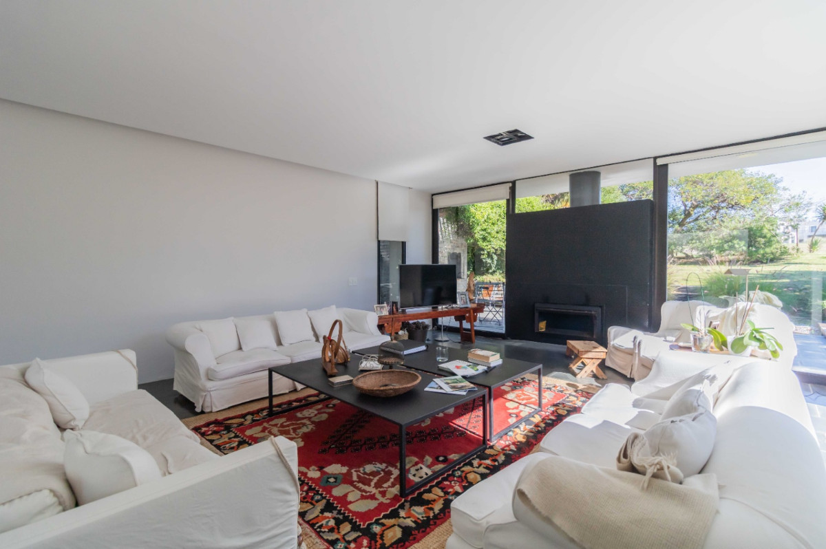 Casa ID.57497 - Casa en venta de 5 dormitorios c/ cochera en La Tahona