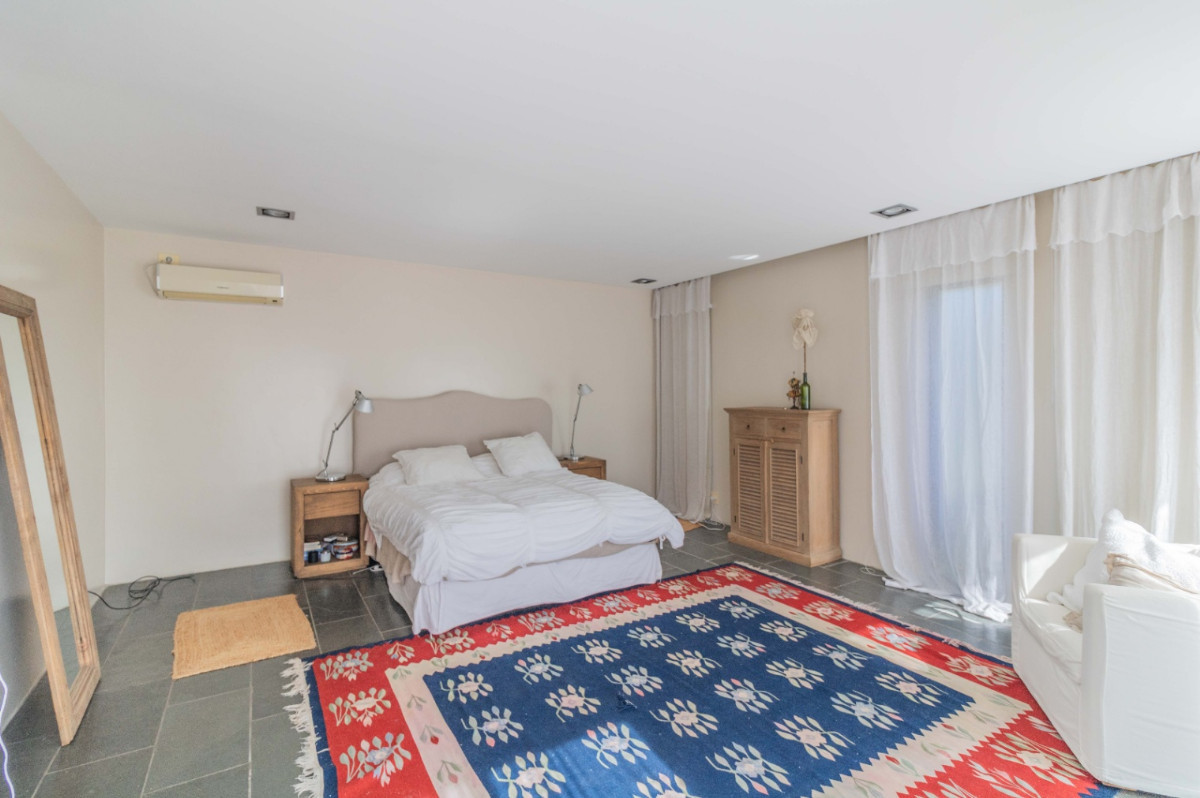 Casa ID.57497 - Casa en venta de 5 dormitorios c/ cochera en La Tahona