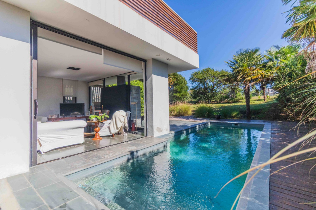 Casa ID.57497 - Casa en venta de 5 dormitorios c/ cochera en La Tahona