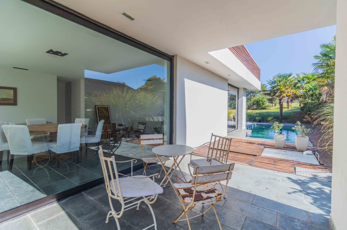 Casa ID.57497 - Casa en venta de 5 dormitorios c/ cochera en La Tahona