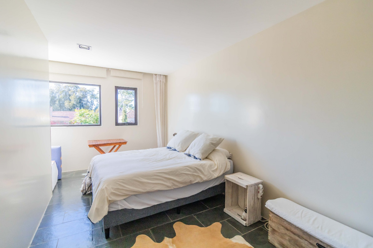 Casa ID.57497 - Casa en venta de 5 dormitorios c/ cochera en La Tahona