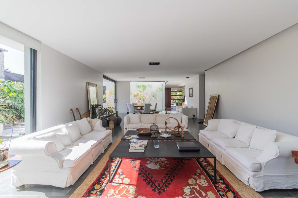 Casa ID.57497 - Casa en venta de 5 dormitorios c/ cochera en La Tahona