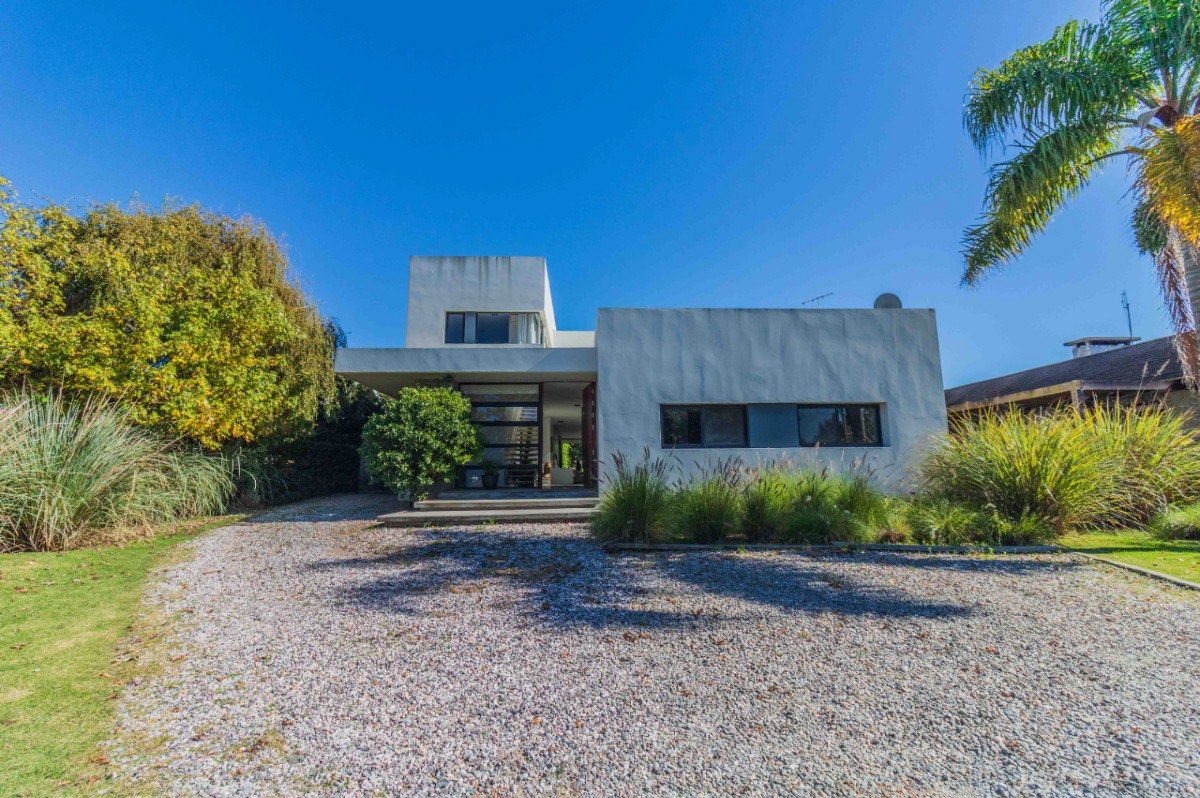 Casa ID.57497 - Casa en venta de 5 dormitorios c/ cochera en La Tahona