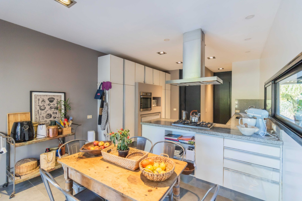 Casa ID.57497 - Casa en venta de 5 dormitorios c/ cochera en La Tahona