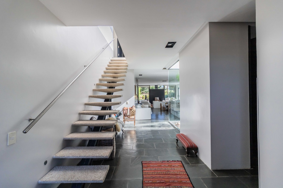 Casa ID.57497 - Casa en venta de 5 dormitorios c/ cochera en La Tahona