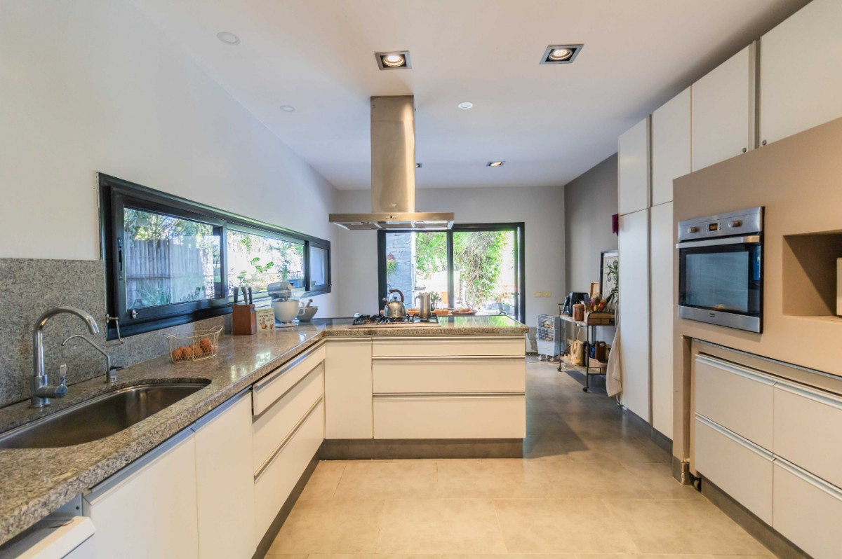 Casa ID.57497 - Casa en venta de 5 dormitorios c/ cochera en La Tahona