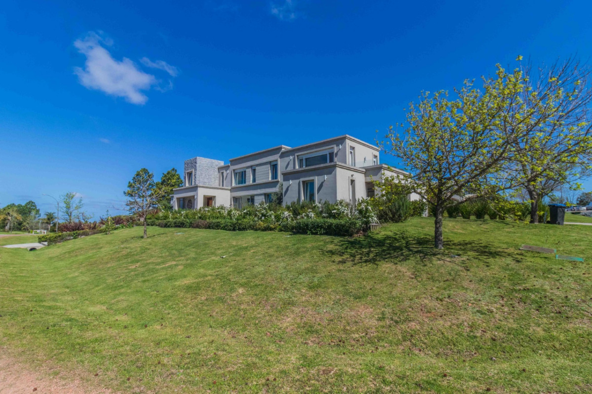 Casa ID.57519 - Casa en venta de 3 dormitorios c/ cochera en Carmel