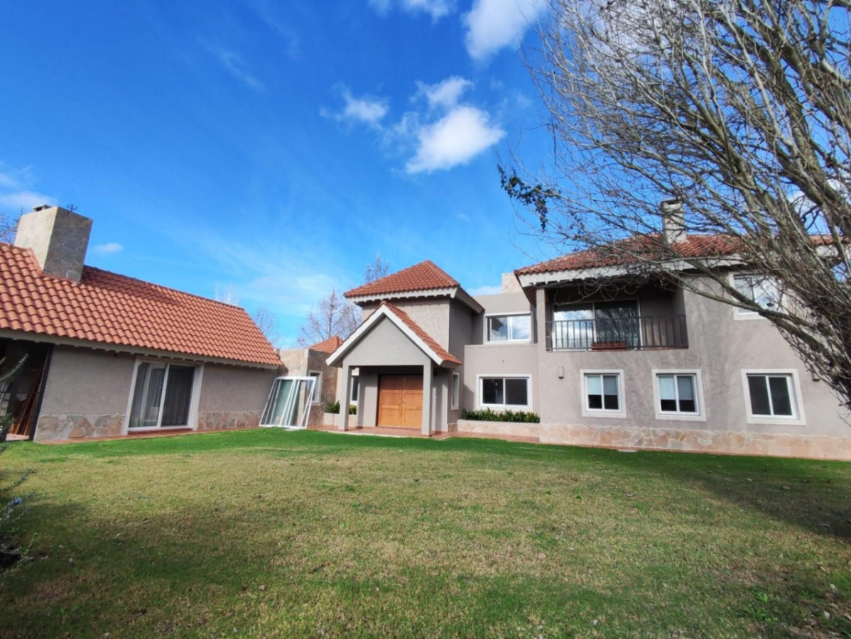 Casa ID.57530 - Casa en venta de 4 dormitorios c/ cochera en La Tahona