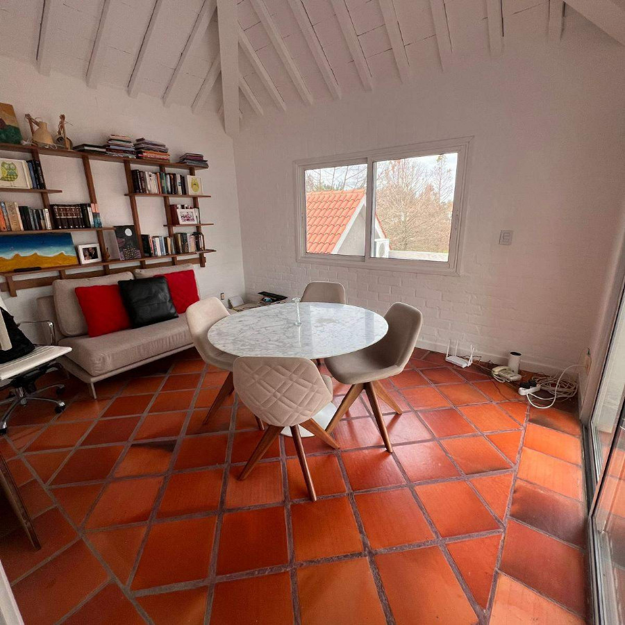 Casa ID.57530 - Casa en venta de 4 dormitorios c/ cochera en La Tahona