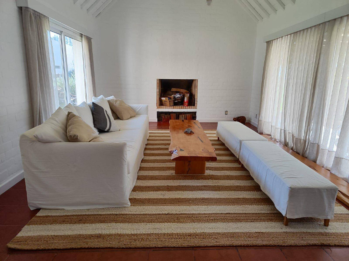 Casa ID.57530 - Casa en venta de 4 dormitorios c/ cochera en La Tahona