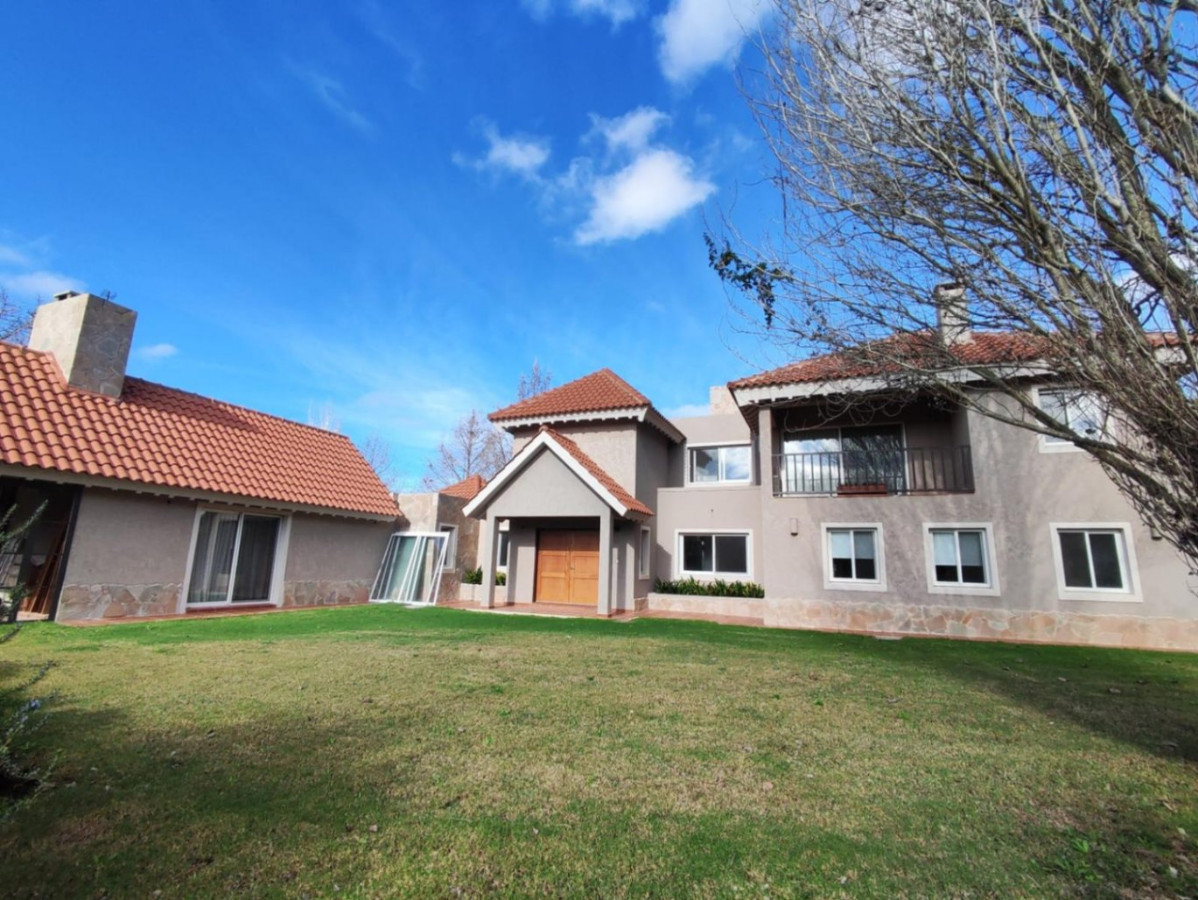 Casa ID.57530 - Casa en venta de 4 dormitorios c/ cochera en La Tahona