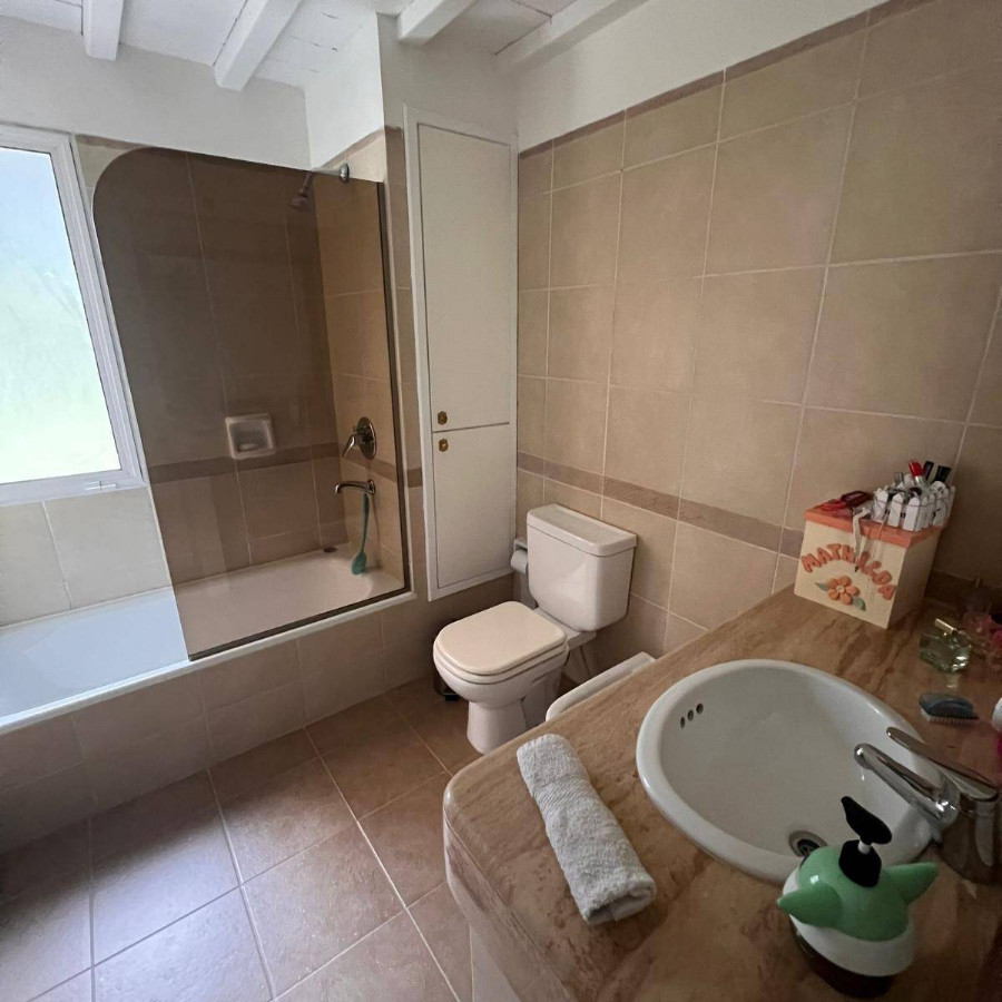 Casa ID.57530 - Casa en venta de 4 dormitorios c/ cochera en La Tahona