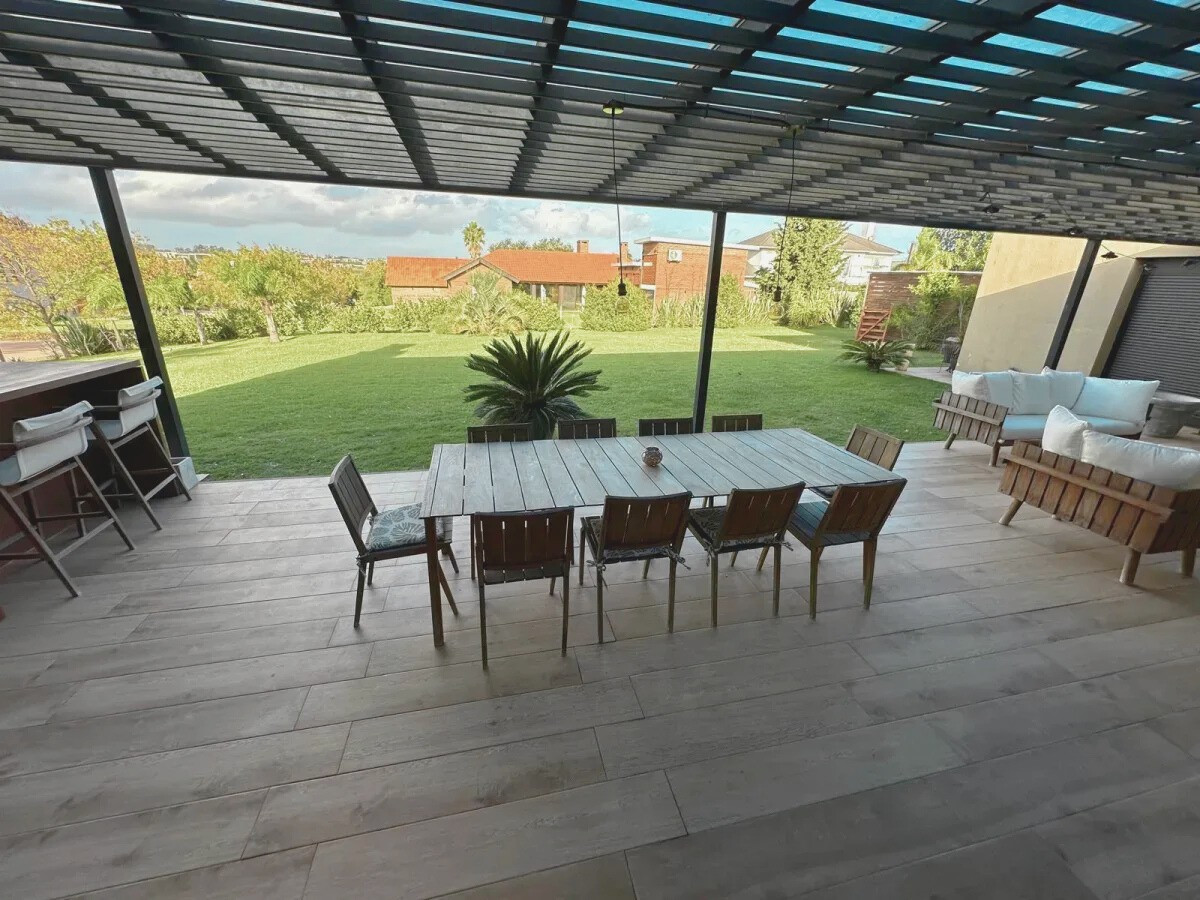 Casa ID.59565 - Casa en venta de 4 dormitorios en Colinas De Carrasco