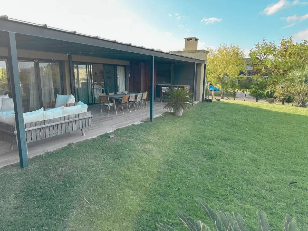 Casa ID.59565 - Casa en venta de 4 dormitorios en Colinas De Carrasco