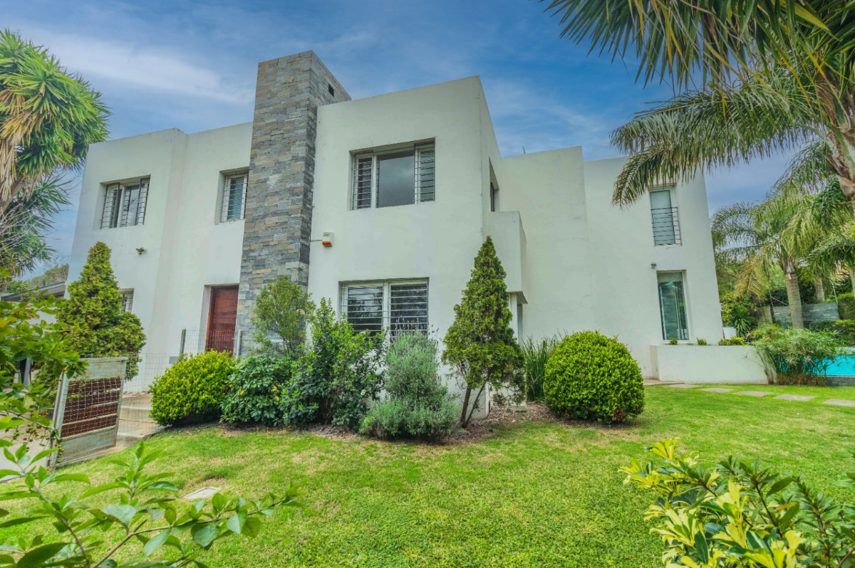 Casa ID.59892 - Casa en alquiler de 5 dormitorios c/ cochera en Carrasco