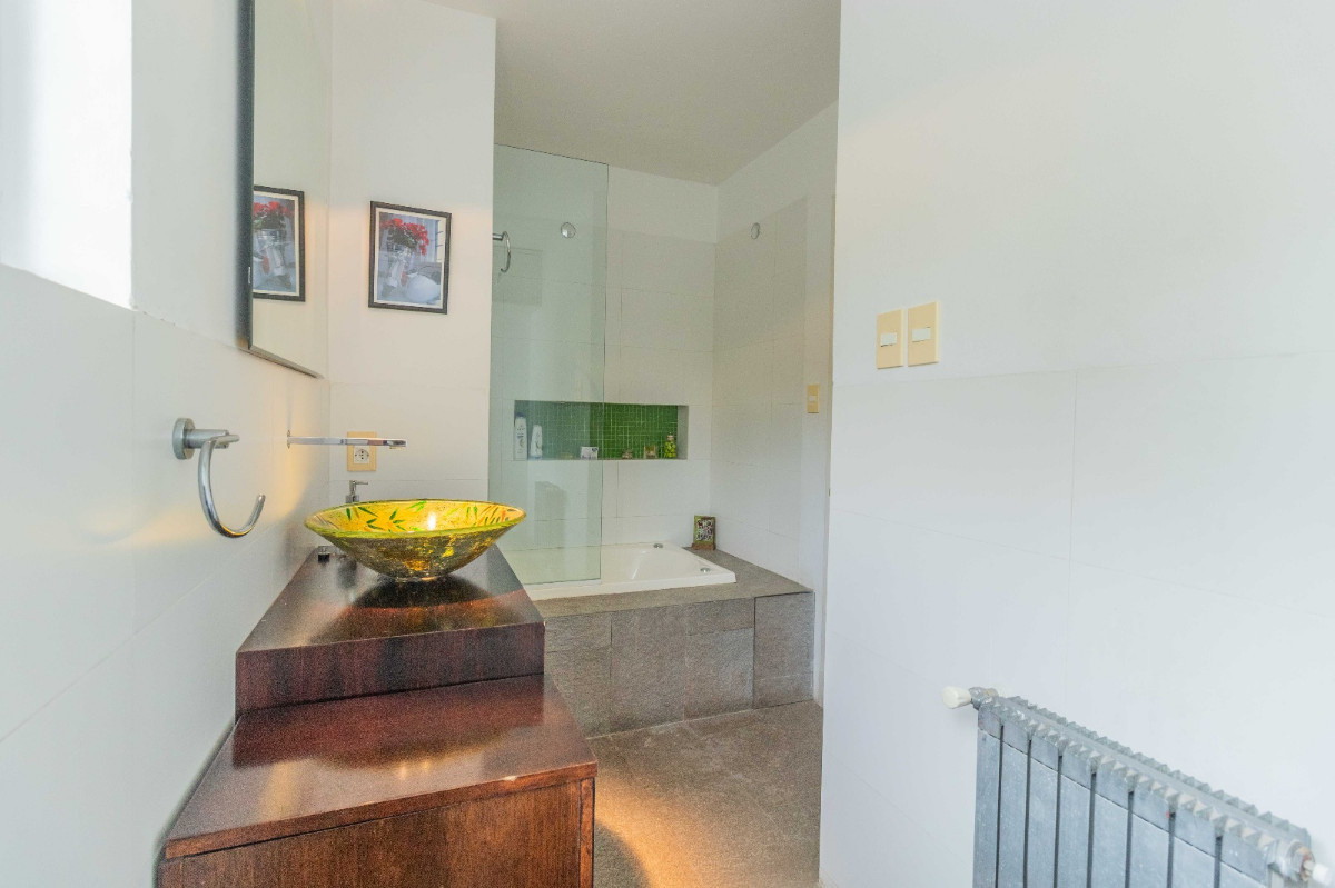 Casa ID.59892 - Casa en alquiler de 5 dormitorios c/ cochera en Carrasco