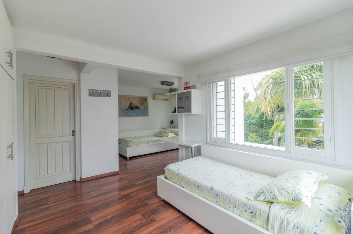 Casa ID.59892 - Casa en alquiler de 5 dormitorios c/ cochera en Carrasco
