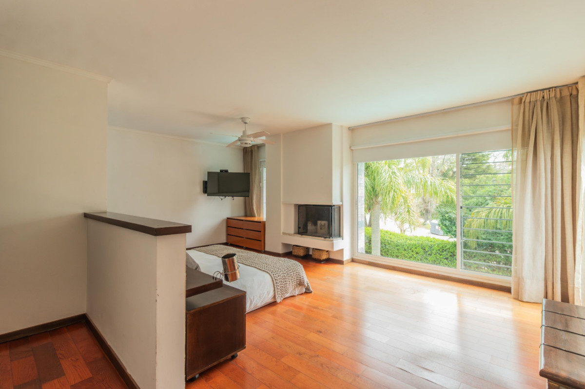 Casa ID.59896 - Casa en venta de 5 dormitorios c/ cochera en Carrasco