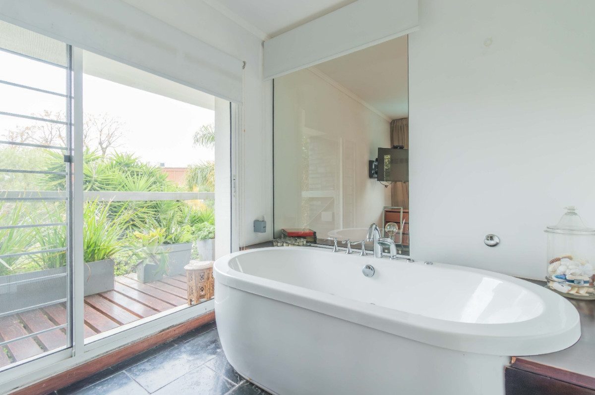 Casa ID.59896 - Casa en venta de 5 dormitorios c/ cochera en Carrasco