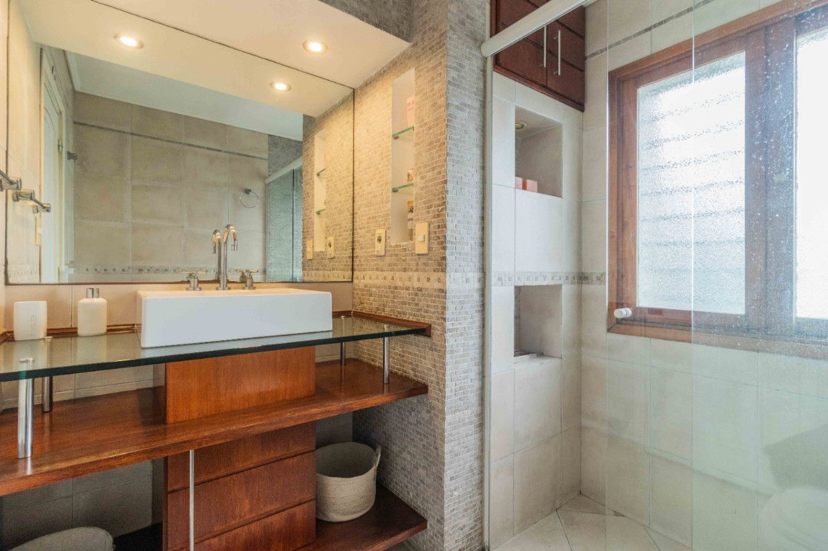 Casa ID.59896 - Casa en venta de 5 dormitorios c/ cochera en Carrasco