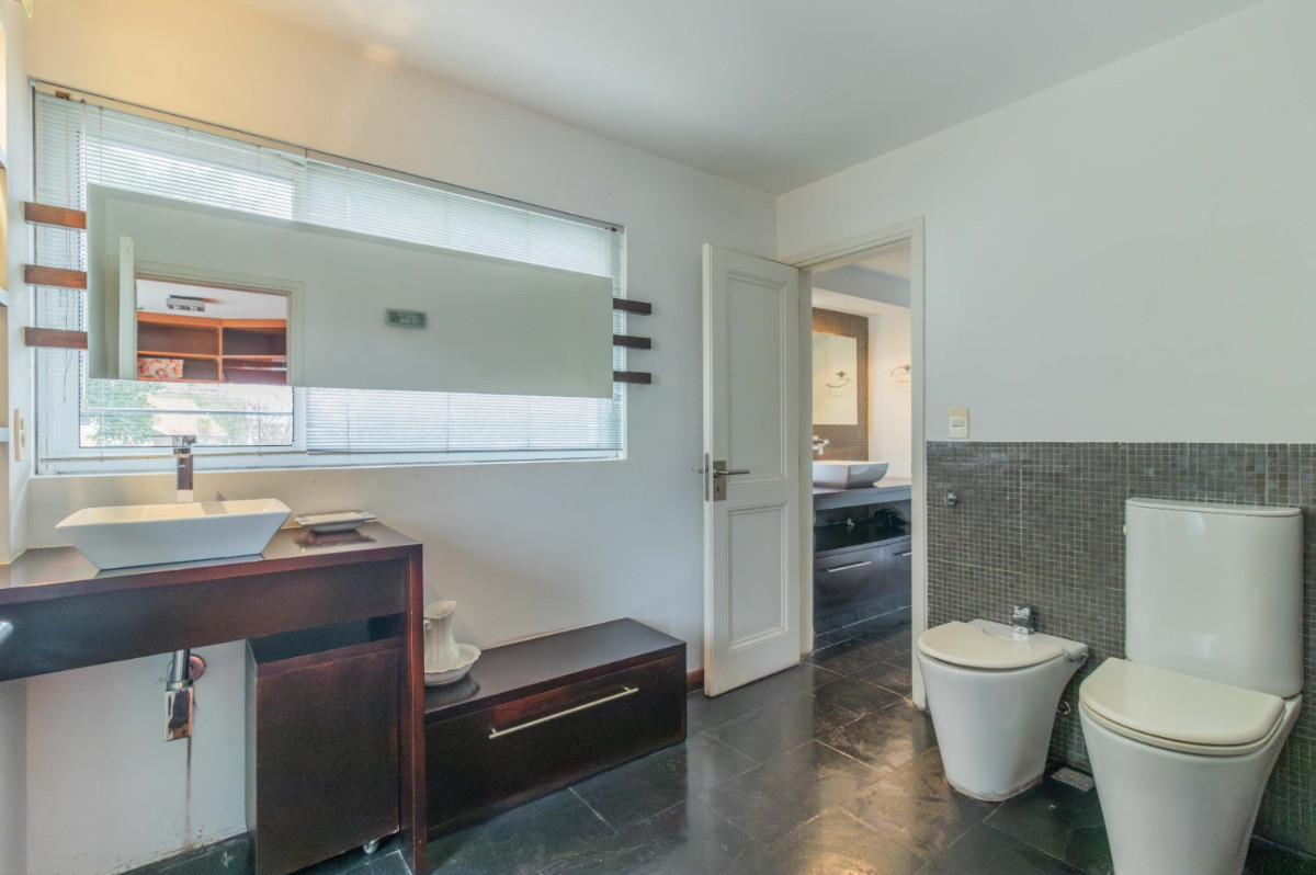 Casa ID.59896 - Casa en venta de 5 dormitorios c/ cochera en Carrasco