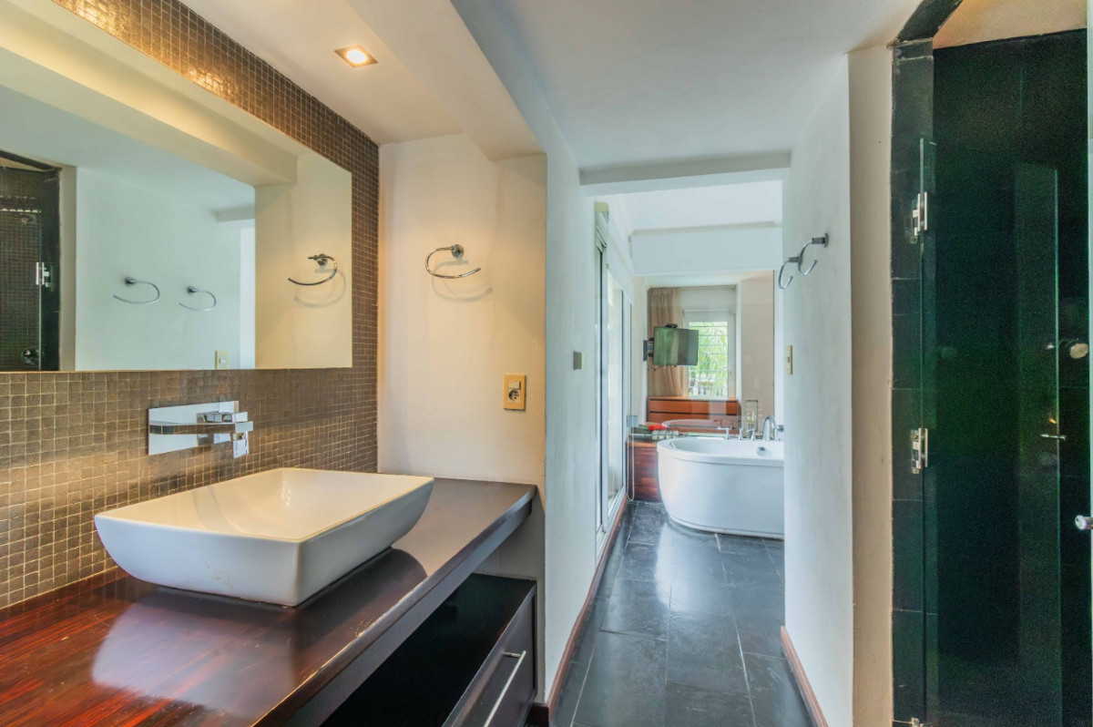 Casa ID.59896 - Casa en venta de 5 dormitorios c/ cochera en Carrasco