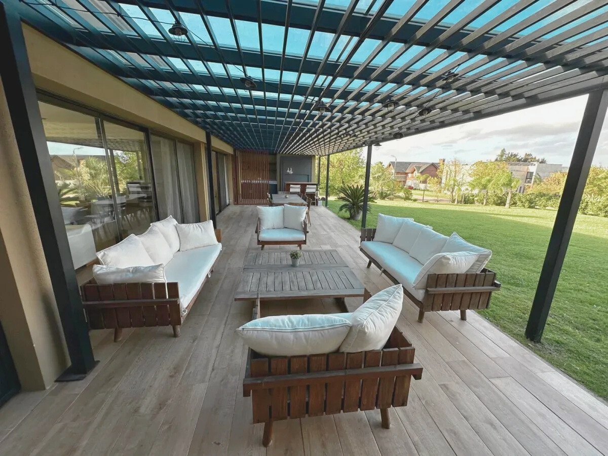 Casa ID.60793 - Casa en alquiler de 4 dormitorios en Colinas De Carrasco