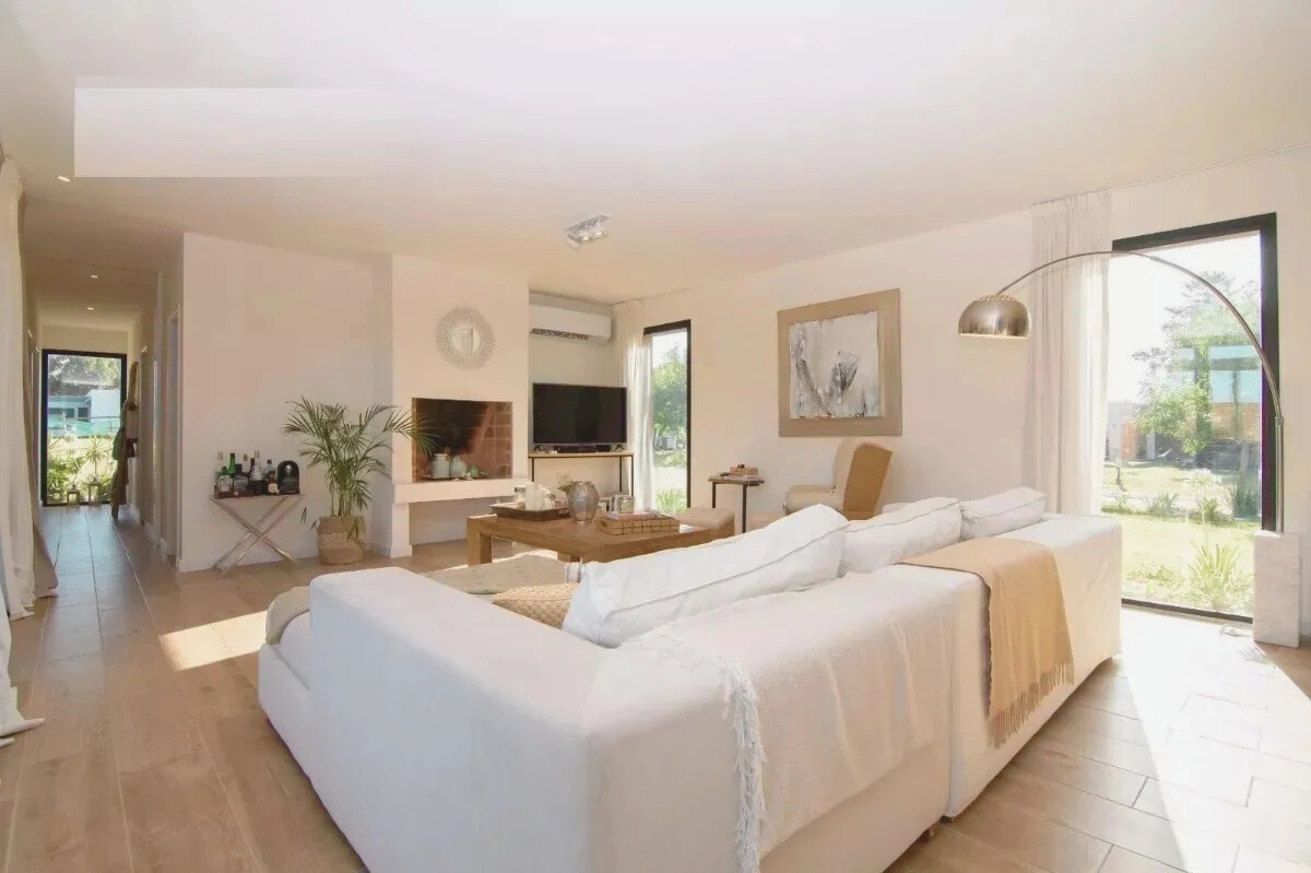 Casa ID.60793 - Casa en alquiler de 4 dormitorios en Colinas De Carrasco