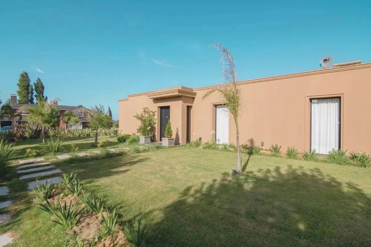 Casa ID.60793 - Casa en alquiler de 4 dormitorios en Colinas De Carrasco