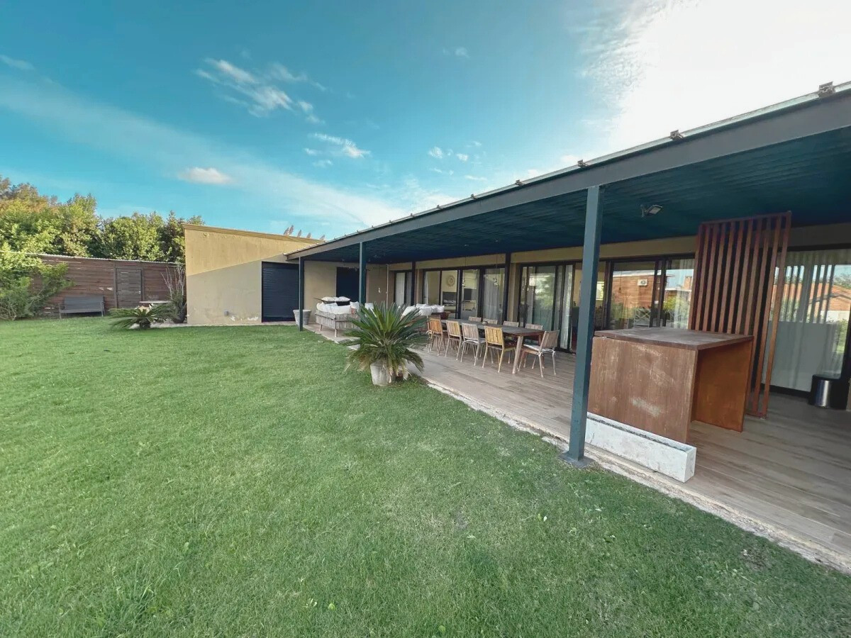 Casa ID.60793 - Casa en alquiler de 4 dormitorios en Colinas De Carrasco