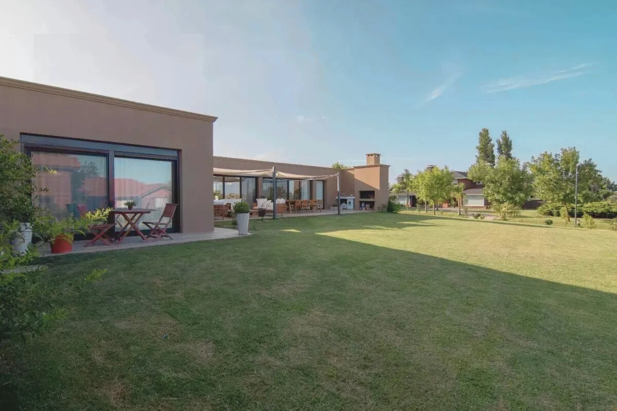 Casa ID.60793 - Casa en alquiler de 4 dormitorios en Colinas De Carrasco