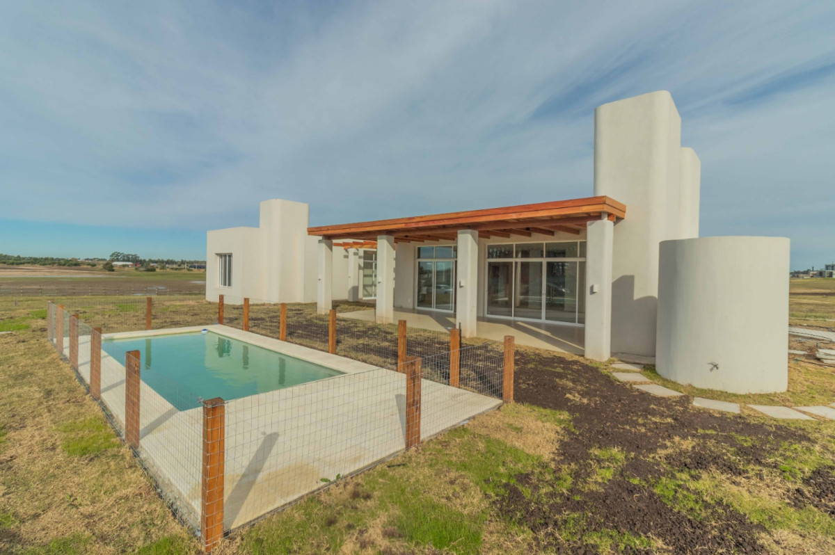 Casa ID.62979 - Casa en venta de 3 dormitorios c/ cochera en Cavas de la Tahona