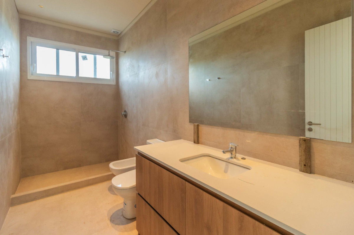 Casa ID.62979 - Casa en venta de 3 dormitorios c/ cochera en Cavas de la Tahona