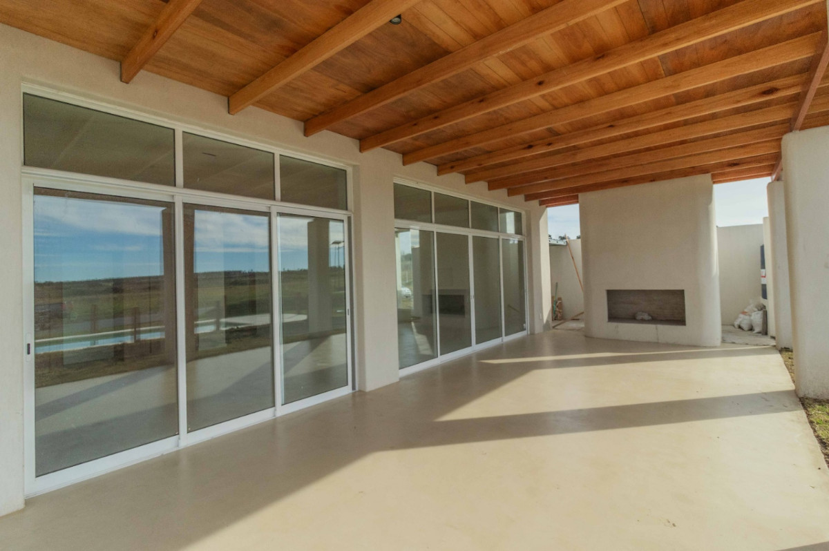 Casa ID.62979 - Casa en venta de 3 dormitorios c/ cochera en Cavas de la Tahona