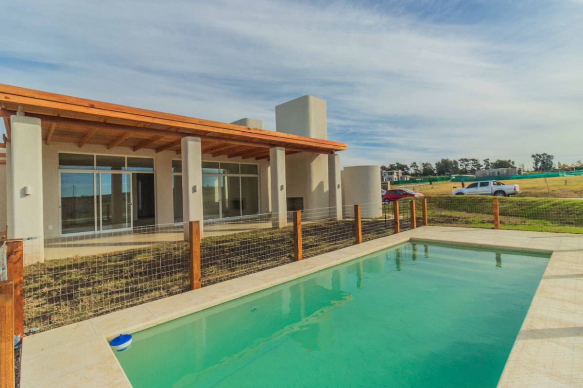 Casa ID.62979 - Casa en venta de 3 dormitorios c/ cochera en Cavas de la Tahona