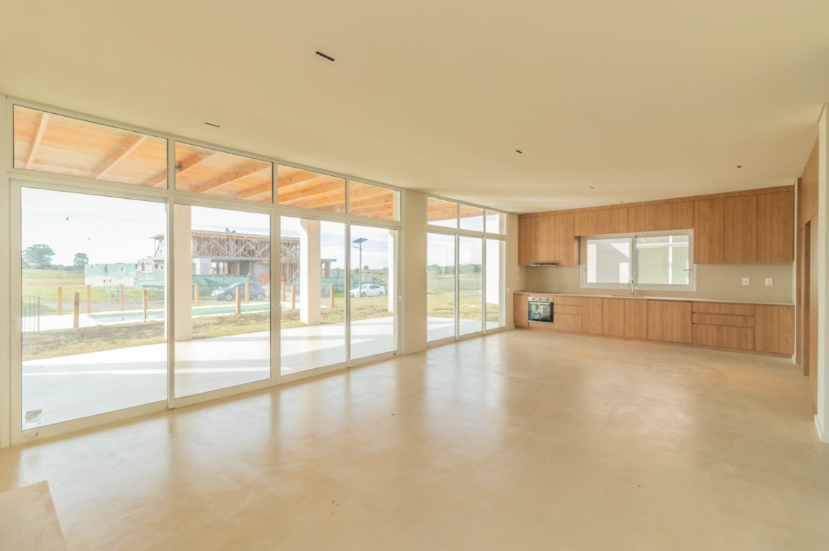 Casa ID.62979 - Casa en venta de 3 dormitorios c/ cochera en Cavas de la Tahona