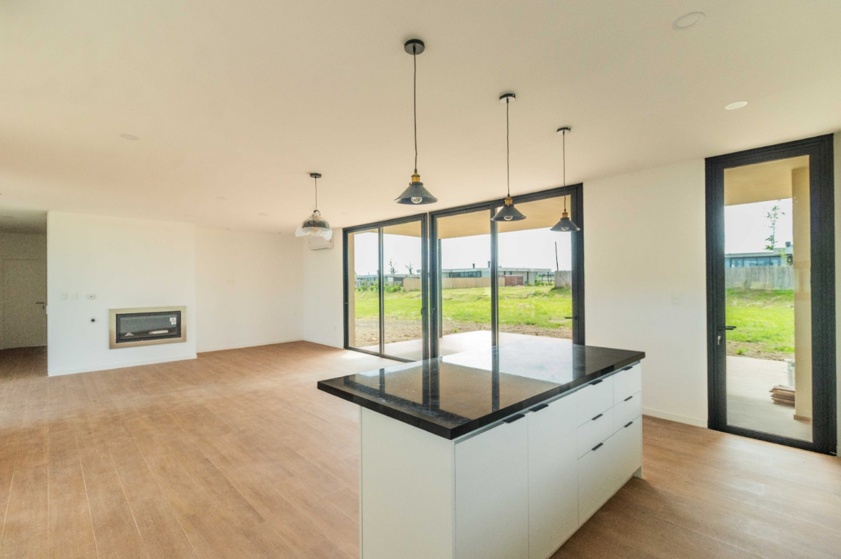 Casa ID.67366 - Casa en alquiler c/ cochera en La Juana