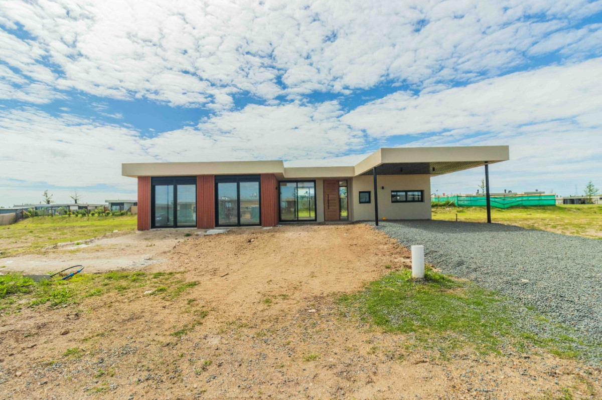 Casa ID.67366 - Casa en alquiler c/ cochera en La Juana