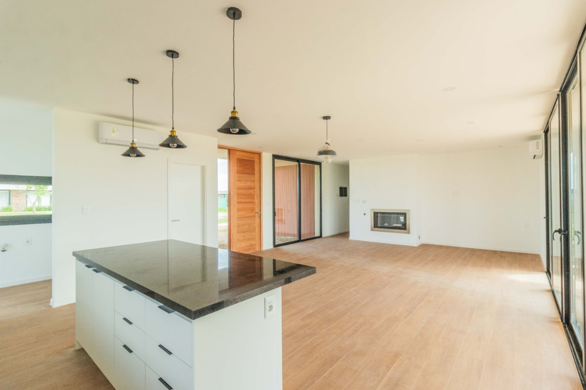 Casa ID.67366 - Casa en alquiler c/ cochera en La Juana