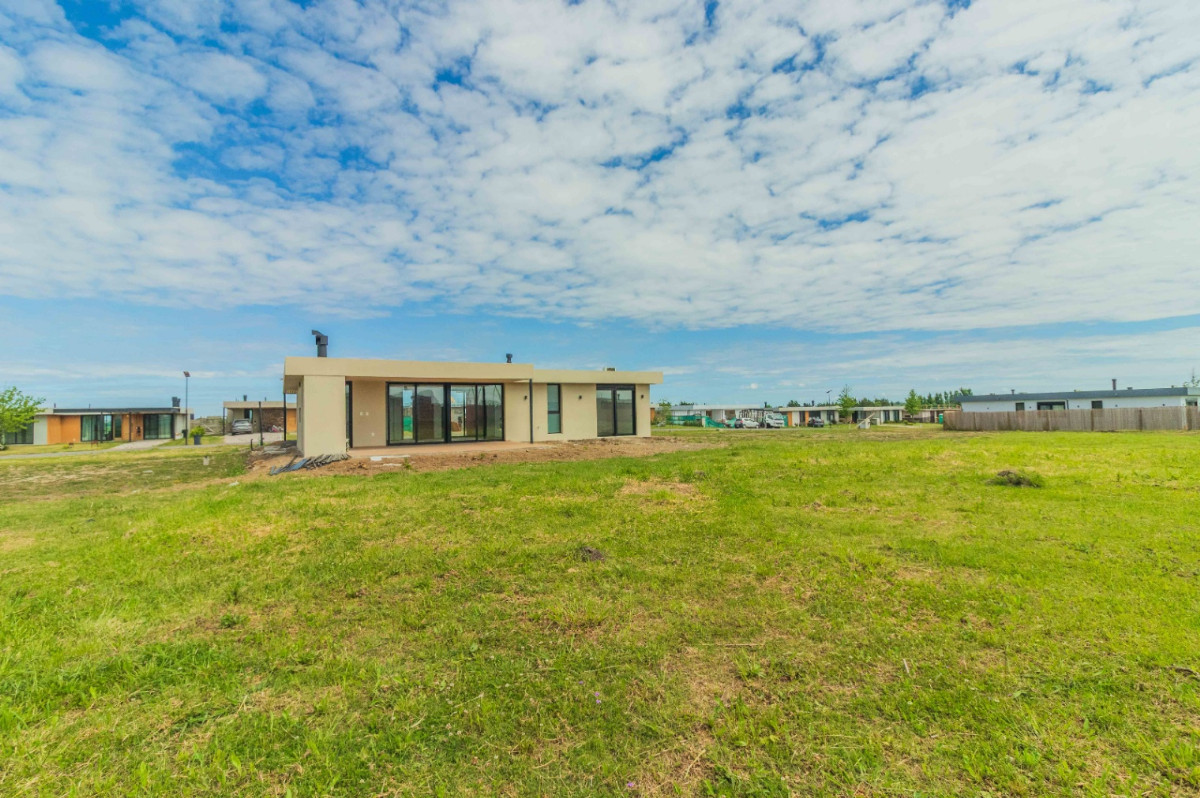 Casa ID.67366 - Casa en alquiler c/ cochera en La Juana