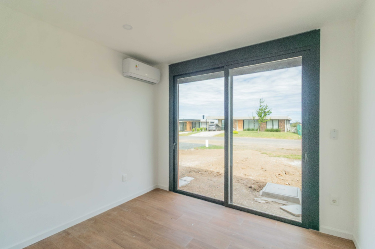 Casa ID.67366 - Casa en alquiler c/ cochera en La Juana