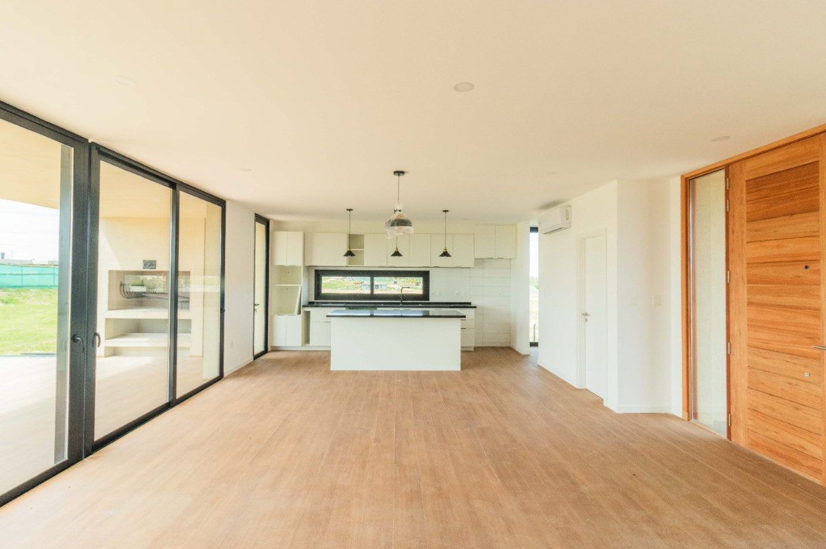 Casa ID.67366 - Casa en alquiler c/ cochera en La Juana