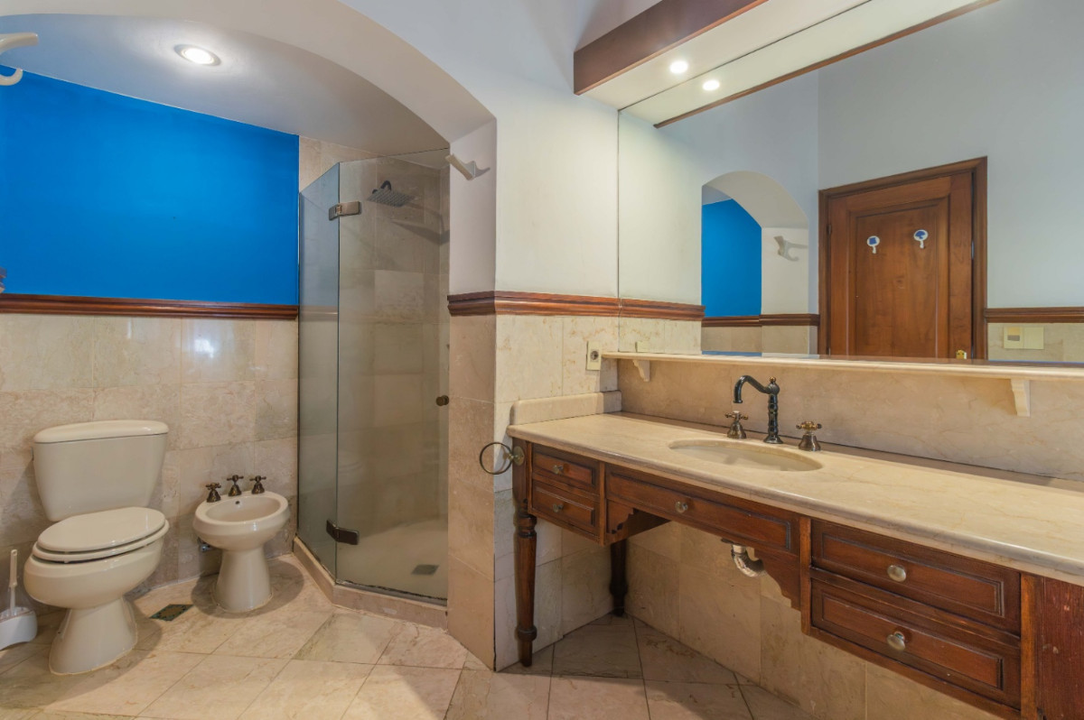 Casa ID.70938 - Casa en Venta 3 dormitorios, playrooom y servicio c/ cochera en La Tahona