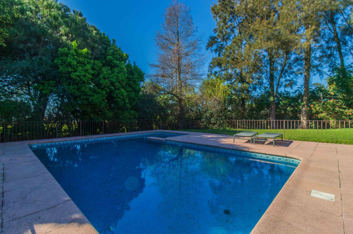 Casa ID.70938 - Casa en Venta 3 dormitorios, playrooom y servicio c/ cochera en La Tahona