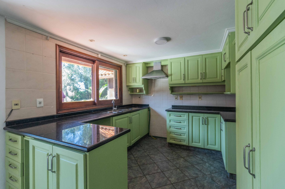 Casa ID.70938 - Casa en Venta 3 dormitorios, playrooom y servicio c/ cochera en La Tahona