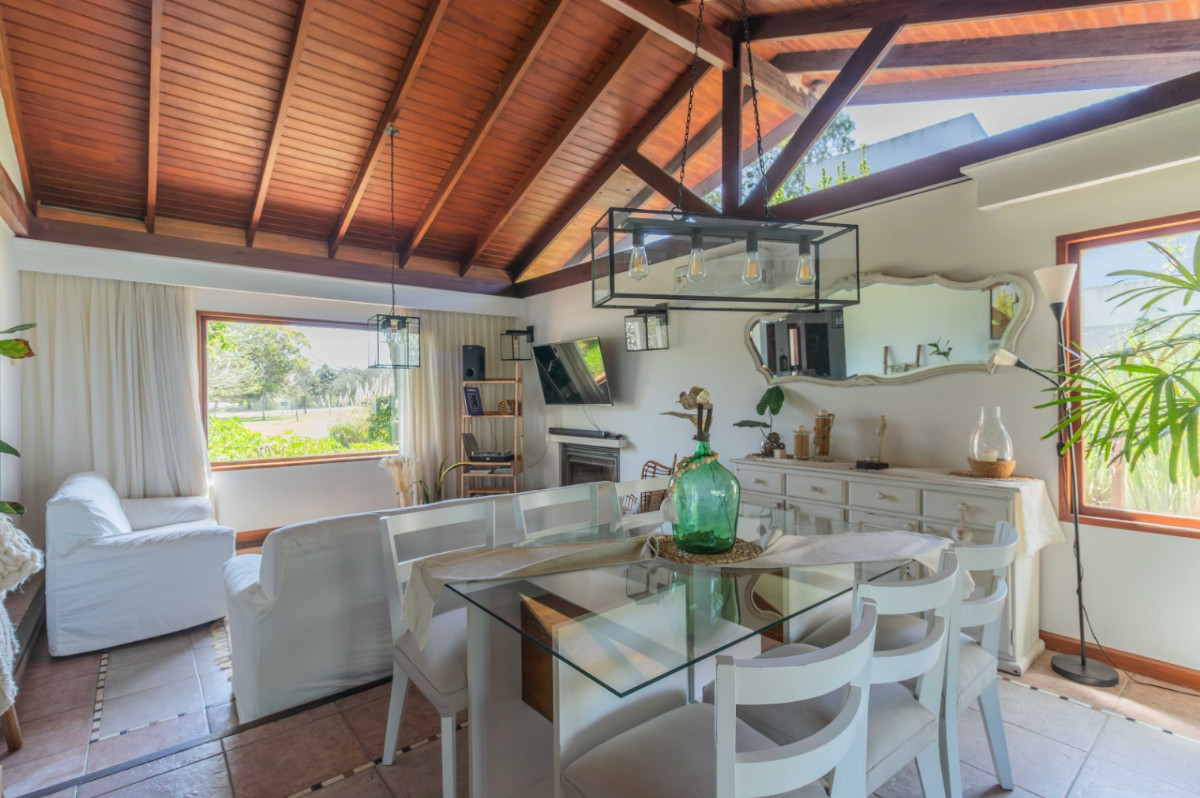 Casa ID.72215 - Casa en venta c/ cochera en Lomas de la Tahona