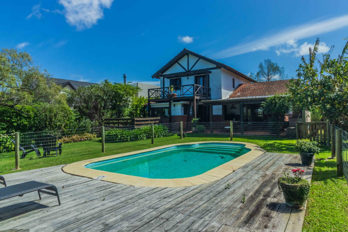 Casa ID.72215 - Casa en venta c/ cochera en Lomas de la Tahona